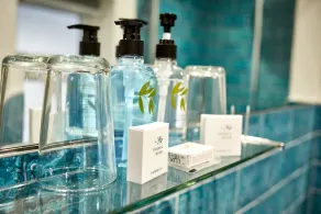 Three Cranes Serviced Apartments - Baño