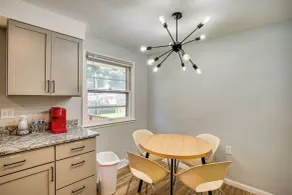 Large Backyard, Walk to Hospital: Sheboygan Abode! - Intérieur
