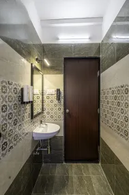 StayBird - Divine Suites, Business Hotel, Kharadi - Salle de bain