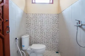 Hotel O Safira Family Residence Syariah - Badezimmer