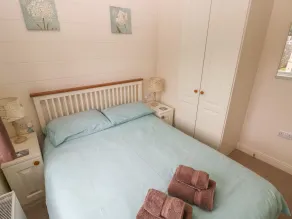Cwtch Lodge 42 - Room
