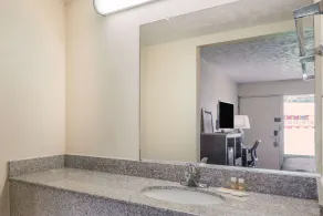 Baymont by Wyndham Lumberton NC - Salle de bain