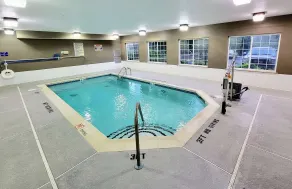 Super 8 by Wyndham Smithfield-Selma - Piscine