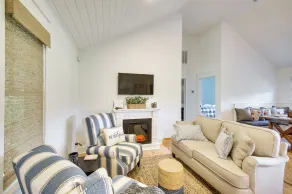 Modern Altavista Farmhouse w/ Countryside Views - Interiör