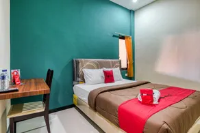 RedDoorz Syariah near Airlangga University Campus B - Room