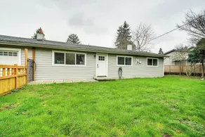 14 Mi to Dtwn Seattle: Sleek Home w/ Large Yard - Intérieur
