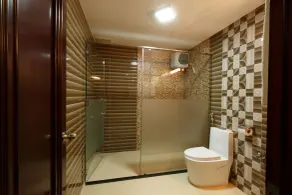 Duc Long Gia Lai Hotels & Apartment - Bathroom