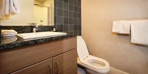 Skwachàys Lodge - Bathroom