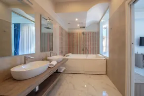 MAIN - Municipio - Bathroom