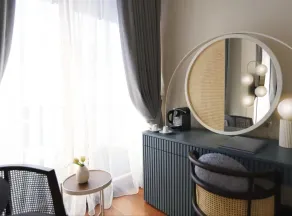 Ecole St. Pierre Hotel - Room