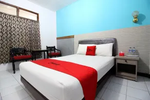 RedDoorz Plus Syariah near Lempuyangan Station 3 - Habitación