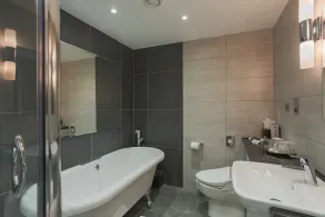 The Belsfield Hotel - Bathroom