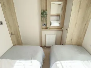 Number 6 - Sandy Beach Holiday Park - Værelse
