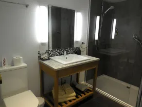 Sentry Mead Hotel - Bathroom