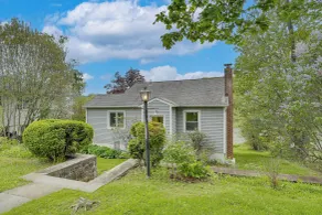 Lakefront Bliss in Mahopac! Charming Home w/ Dock - Innenbereich