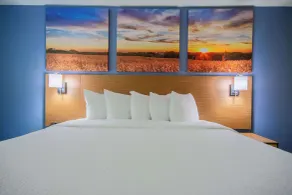 Days Inn & Suites by Wyndham Waterloo - Chambre