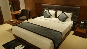 Alaukik Hotel - Room