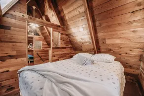 Cabin 54 - A Nostalgic and Rustic Mountain Retreat - Værelse