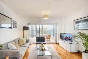 Tailored Stays - Cambridge City Duplex Apartments - Siddeområde i lobbyen