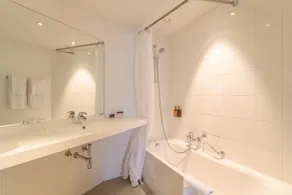 ALMA Grand Place Hotel - Bathroom