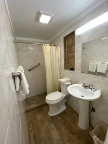 Economy Inn - Badezimmer