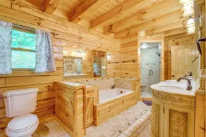 Hike, Fish & Golf: Burnsville Retreat w/ Deck! - Innvendig