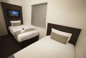 Pier 21 Riverside Apartment Hotel - Room