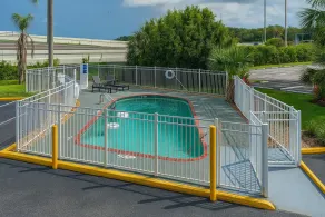 Days Inn by Wyndham Bradenton I-75 - Piscine
