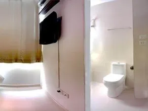 Nantra Ekkamai Hotel - Bathroom