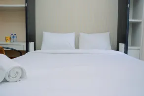 Comfy Studio Green Pramuka Apartment with City View - Habitación