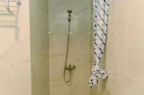 Elegant And Nice 1Br At The Smith Alam Sutera Apartment - Baño