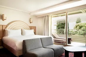 Hotel Ventura Saint-Tropez, Tapestry Collection By Hilton - Zimmer