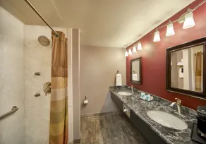 Four Queens Hotel and Casino - Bathroom