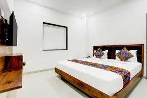 Fabhotel Maa Gayatri - Habitación