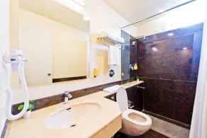 Bloom Hotel - Indiranagar - Bathroom