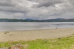 Cottage w/ Shared Beach, Great Views, Walk to Town - Innvendig