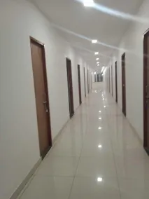 Hotel Surya Inn - Entrada (vista interna)