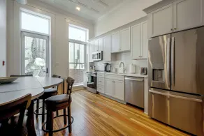 Main St Magic: Walkable Salisbury Condo! - Interiör