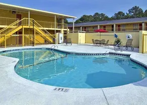 Econo Lodge Inn & Suites Columbus near Fort Benning - Piscine