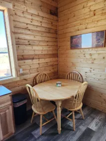 The Rocky Mountain Cabin - Spiseområde på rommet