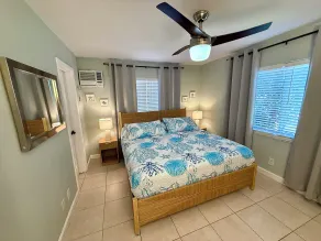 Pompano Vibes Beach Apartments - Zimmer