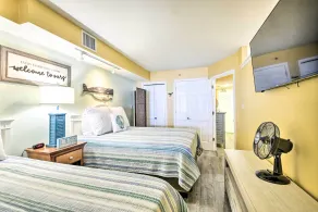 Beachfront Resort Condo w/ Lazy River & Pools! - Chambre