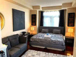 King Bed, Home Gym, 4 TVs, Near Recreational Parks, Tennis Court, Shops - Room