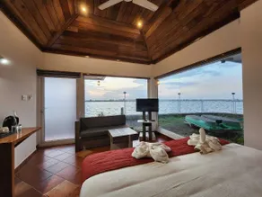 MIRAS PMC Lakeshore Resort - Zimmer