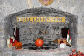 Hotel La Fontana - Siddeområde i lobbyen