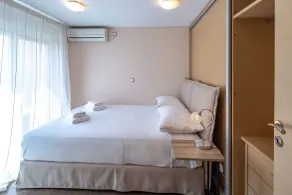 Solon - Deluxe City Center Apartment - Room