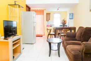 Comfy and Cozy 2BR Great Western Resort Apartment - Zimmer