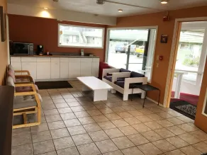 Travel Inn - Lobby sitting area
