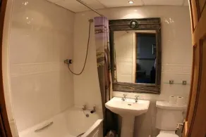 Inn On The Prom At The Fernlea Hotel - Bathroom