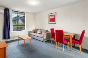 Knox International Hotel and Apartments - Room
